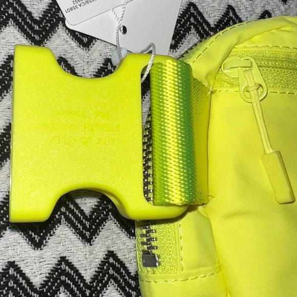 NWT OG Electric Lemon lululemon Everywhere Belt Bag EBB 1L - Picture 7 of 11